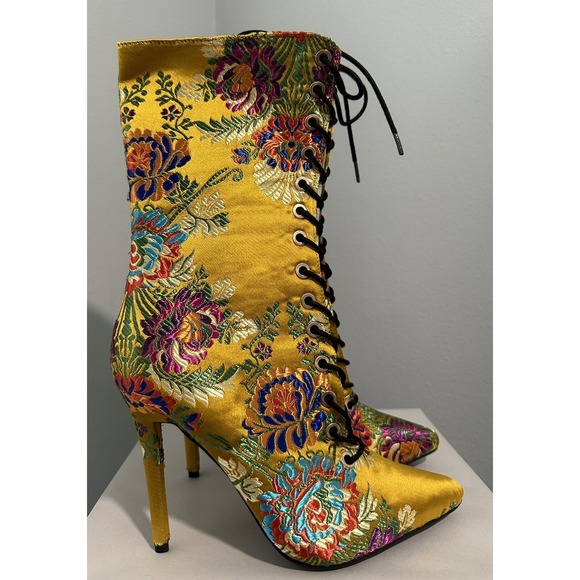 Anne Michelle Shoes - Anne Michelle Women's Embroidered Yellow Gold Floral Satin Boots Size 6.5 NEW